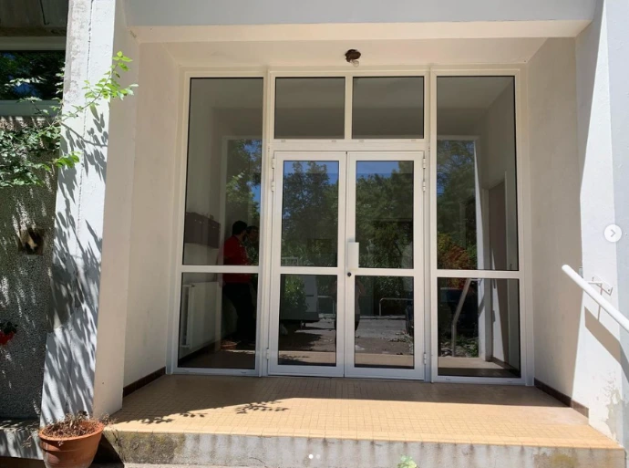 Entrée d'immeuble aluminium